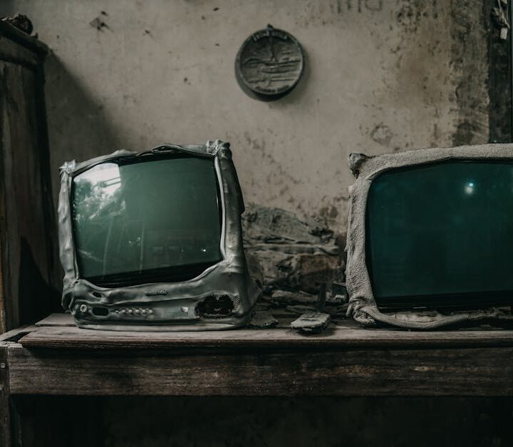 Ściana TV z zabudową g-k i LED: projekt, montaż i koszt krok po kroku