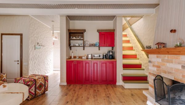 Mini spiżarnia we wnęce 90 cm - projekt, systemy cargo, wentylacja i kosztorys