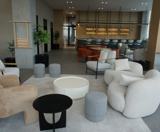 Oświetlenie szynowe w mieszkaniu: plan, montaż, błędy i realne koszty 2025