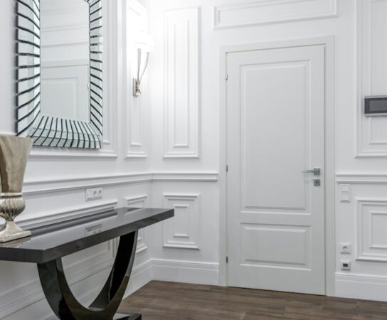 Lamperia angielska z MDF w mieszkaniu: projekt, montaż, malowanie i realne koszty 2025