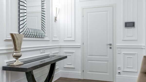 Lamperia angielska z MDF w mieszkaniu: projekt, montaż, malowanie i realne koszty 2025