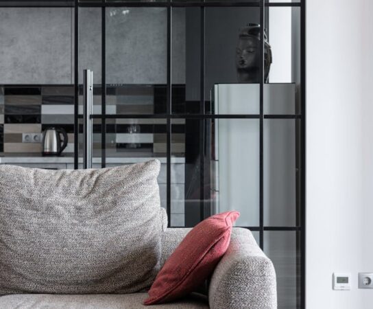 Ścianka działowa akustyczna w mieszkaniu: profile, wypełnienie, montaż i realne koszty 2025