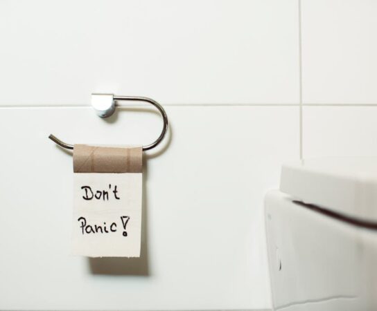 Stelaż podtynkowy WC w bloku: wybór, montaż, akustyka i realne koszty 2025