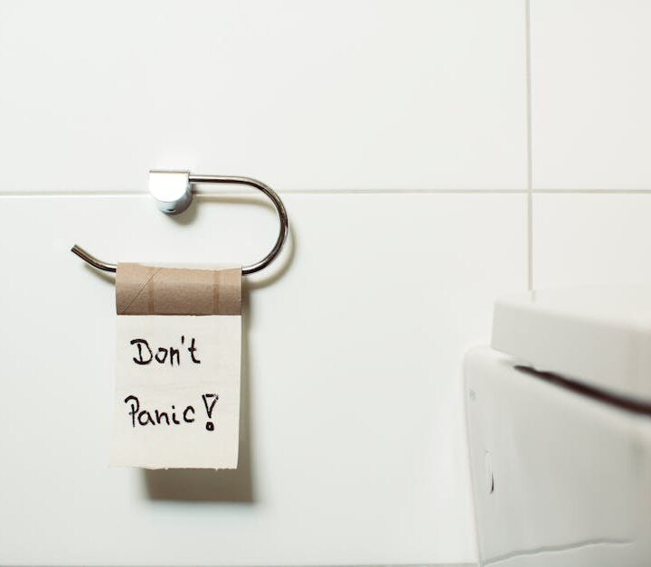 Stelaż podtynkowy WC w bloku: wybór, montaż, akustyka i realne koszty 2025